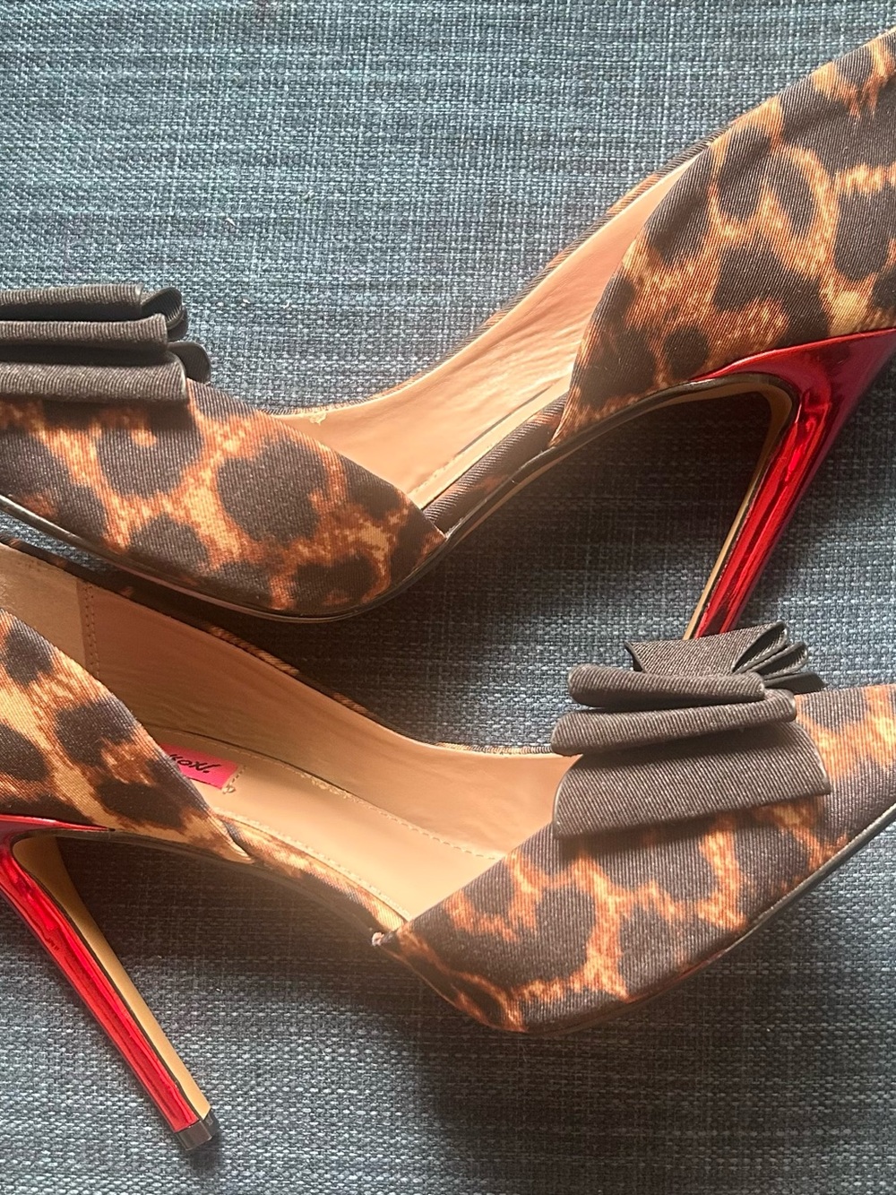 Betsey Johnson Prince-P Leopard Bow Stiletto Pumps Size 8.5